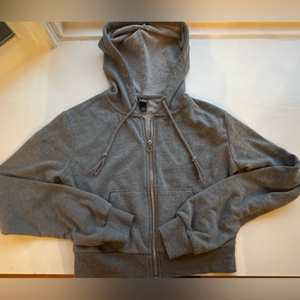 WILD FABLE GREY ZIP UP CROPPED HOODIE